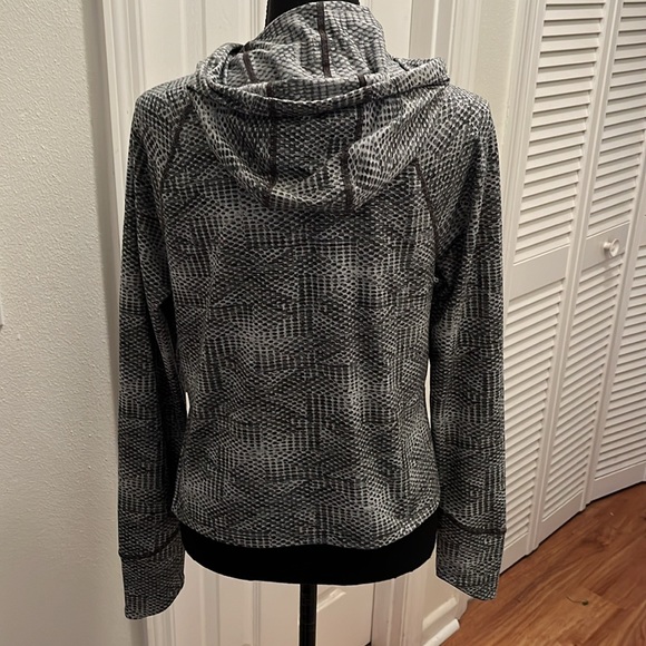 The North Face Flashdry Cropped Hoodie - Picture 4 of 6